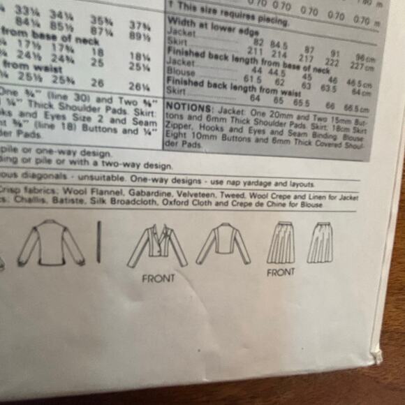 Vintage VOGUE PATTERN #7811 Size 10 sewing instructions uncut 1980s skirt suit - Picture 4 of 6